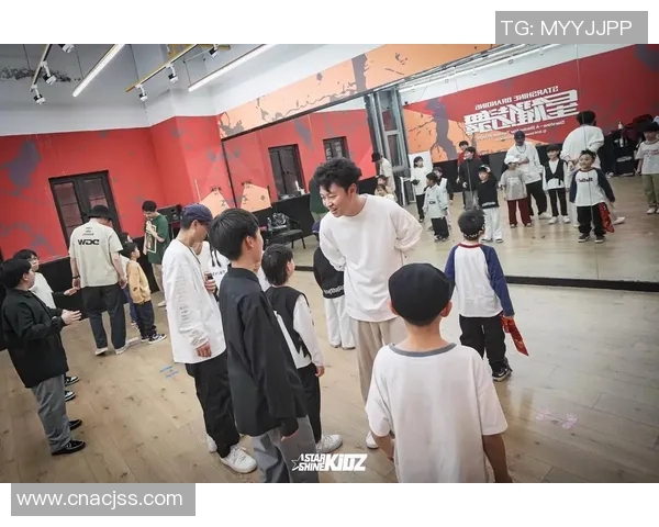 南京街舞队意识形态的深度对比与文化影响探讨